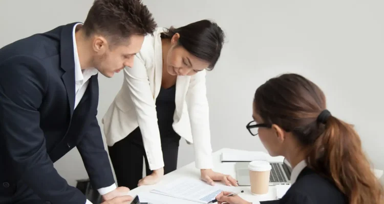 Bagaimana Cara Perusahaan Menghadapi Resesi Global: Strategi Bertahan di Tengah Ketidakpastian