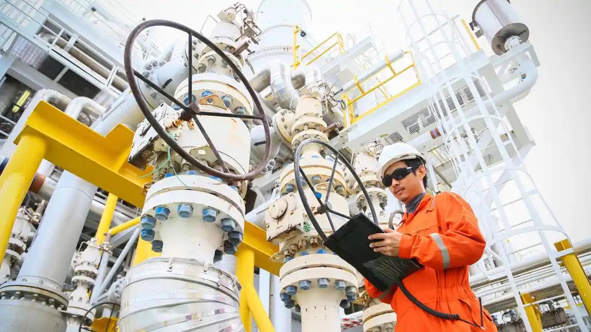 Industri Migas: Mesin Lama yang Masih Produktif